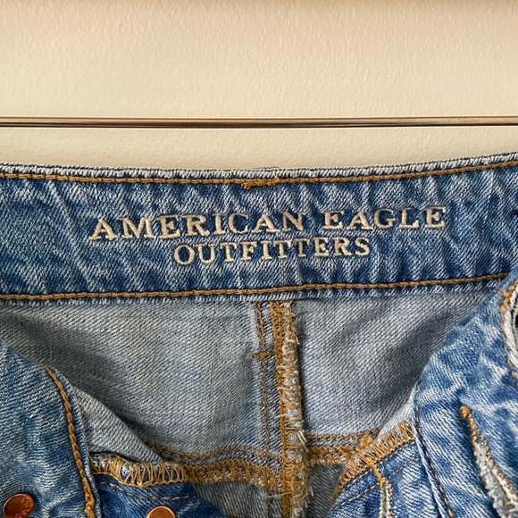 American Eagle Outfitters Women’s Mid-rise Distressed Tom Girl Jeans Light Wash - Picture 11 of 14